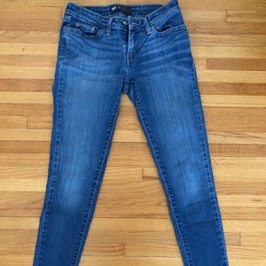 Woman’s Levi Jegging Skinny Jeans